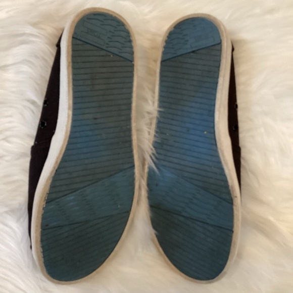 Tom’s slip on shoe Woman’s 7.5 black with white soles slightly used - Picture 11 of 16